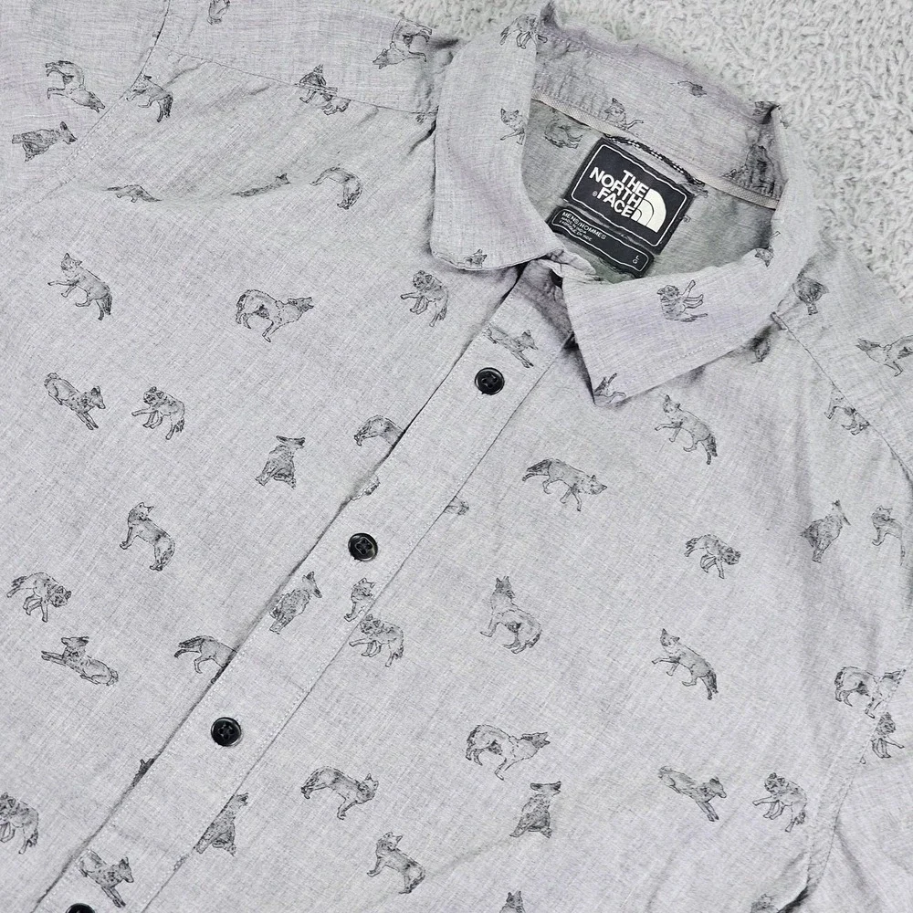 The North Face Shirt Mens Large Gray Animal Print Short Sleeve Button Up Outdoor